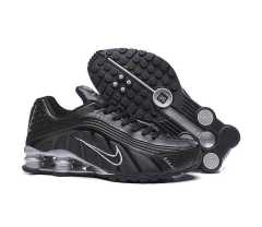 Nike Shox R4 Sneakers Black