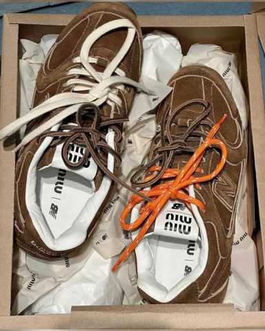 MiuMiu X New Balance - BROWN