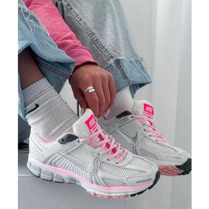 NIKE VOMERO 5