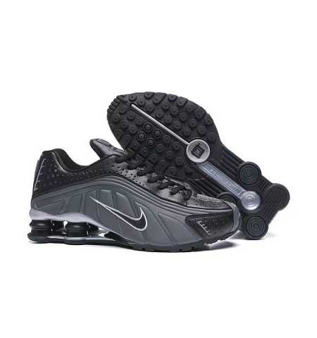 Nike Shox R4 Sneakers